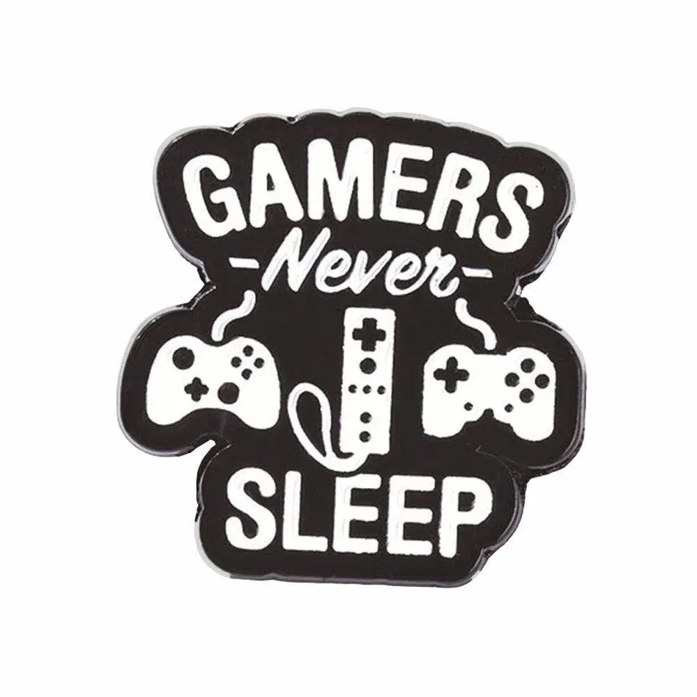 B2X Brosje, Metal - Gamers Never Sleep