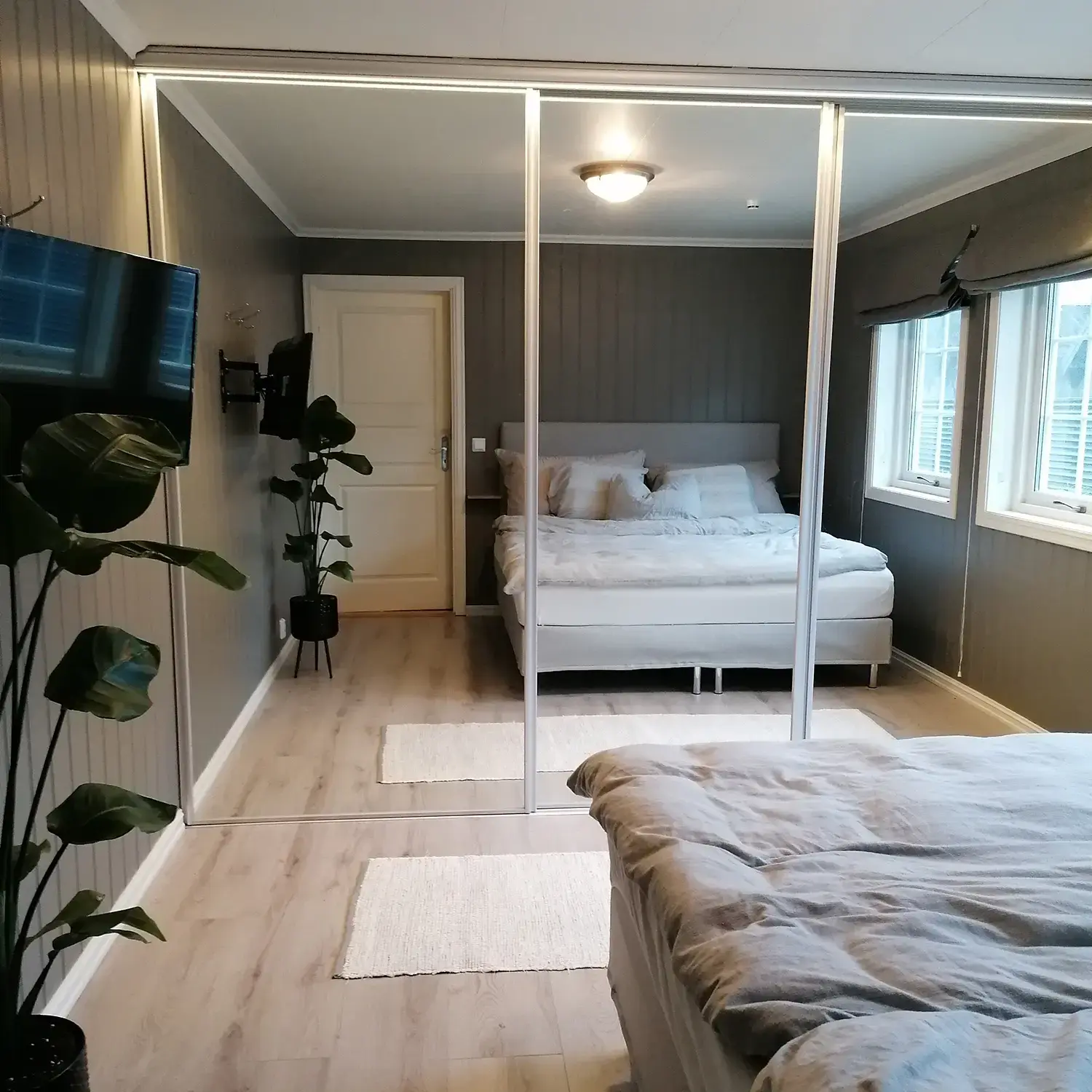 Skånska Byggvaror Mix Skyvedør Sølvspeil 4450 Mm 4 Dører