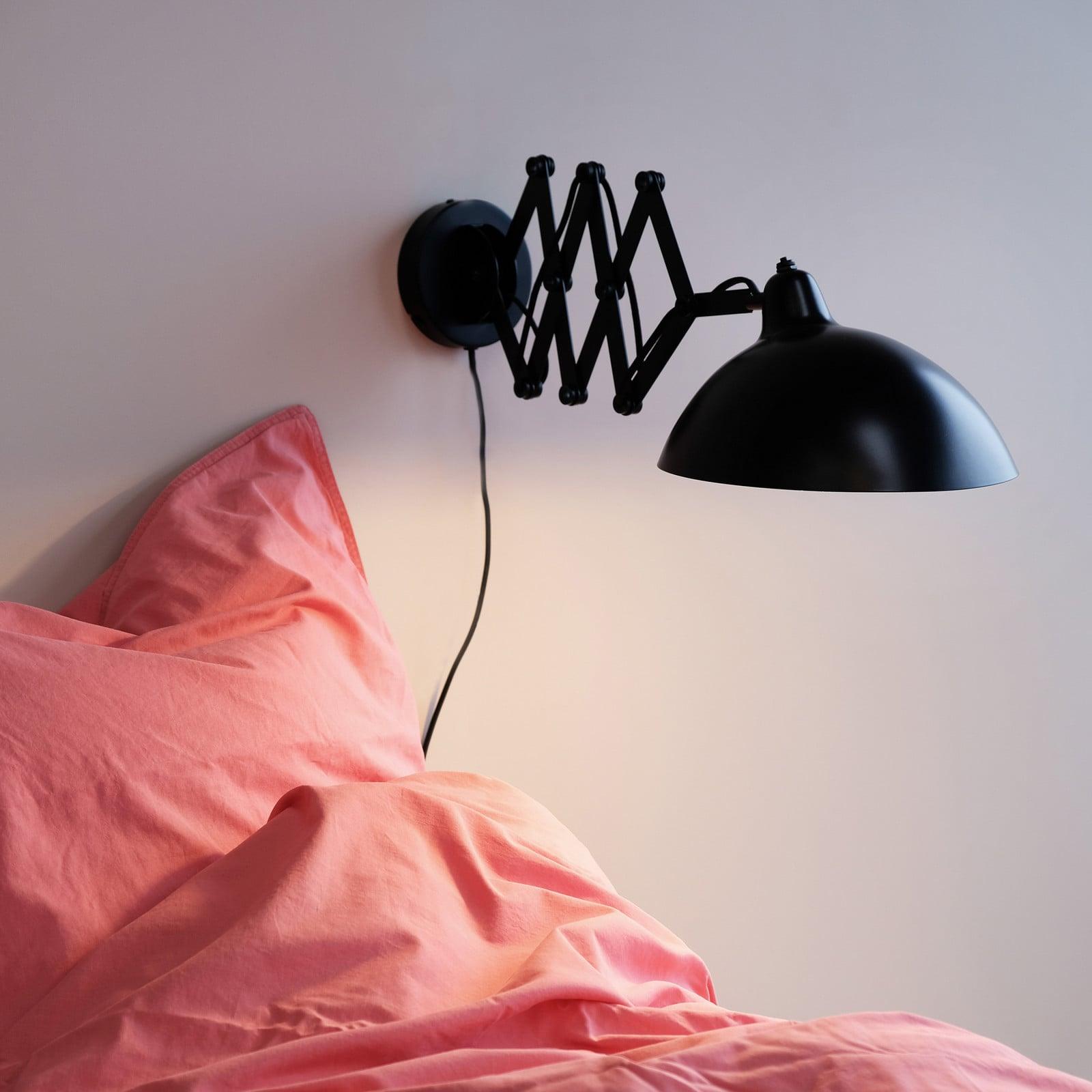 Dyberg Larsen Futura Swing Vegglampe Black Dyberg Larsen - Stue - Design - Metall - Med skjerm