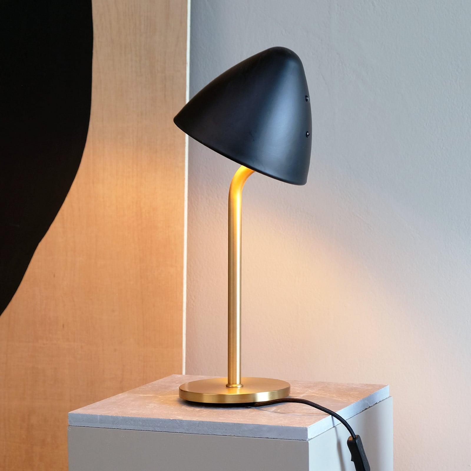 Dyberg Larsen Oulu bordlampe svart/messing Dyberg Larsen - Stue - Design - Metall - Med skjerm