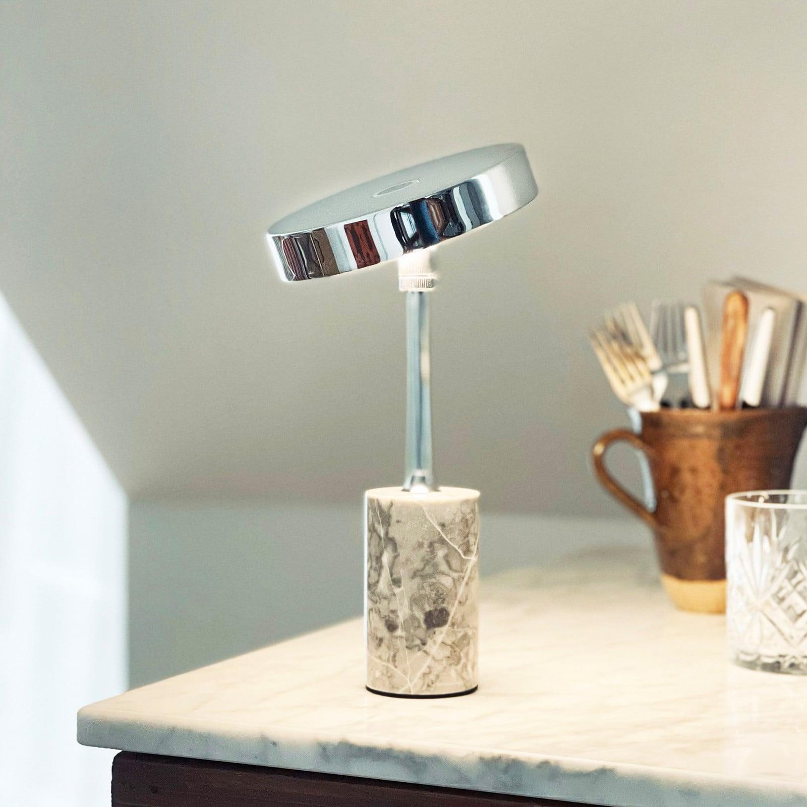 Dyberg Larsen Starlight LED-bordlampe med batteri, krom/grå Dyberg Larsen - Stue - Design - Metall - Med skjerm
