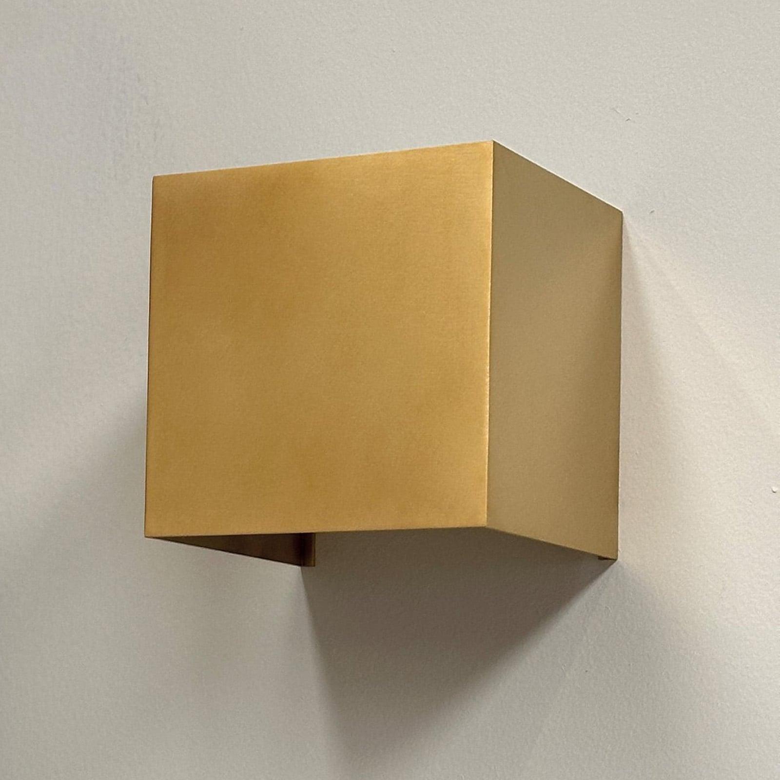 Dyberg Larsen Venus Vegglampe 10x10 Brass Dyberg Larsen - Stue - Design - Aluminium - Kantet