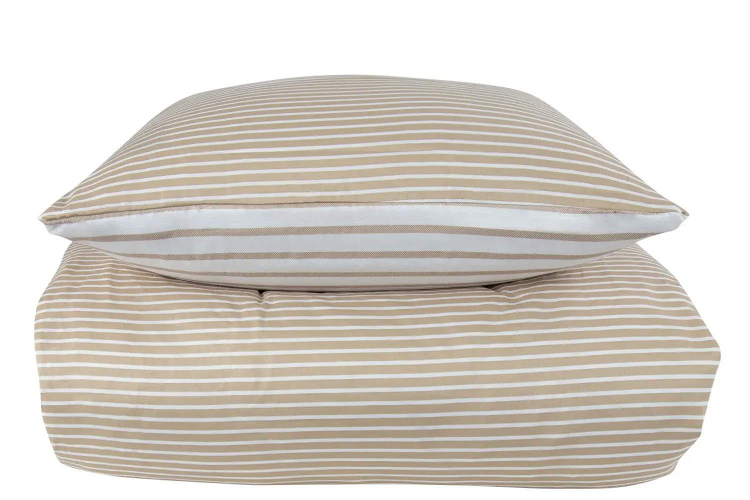 Borg Living Sengetøy 150x210 cm - Vendbart design i 100% bomullssateng - Narrow Lines sand - Sengesett fra By Night